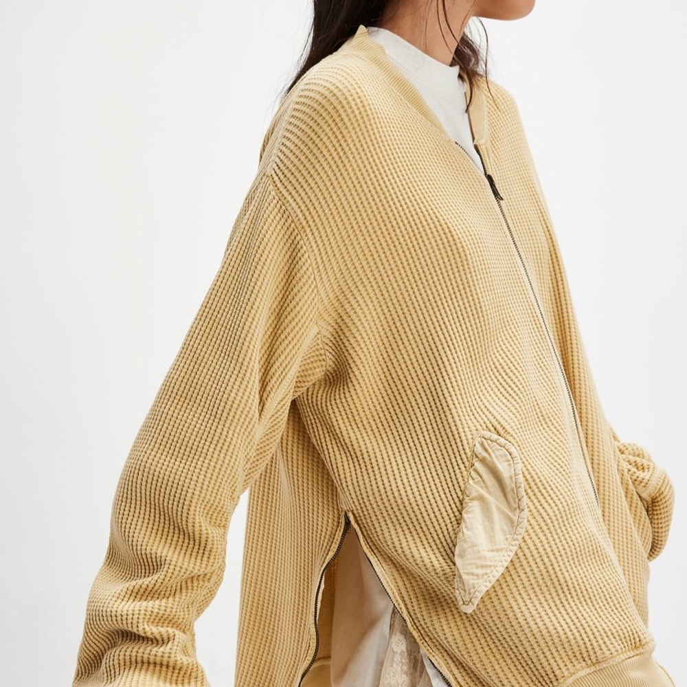 Free People One Lupo Bomber Cardi NWOT
Size S/P soft yellow - Picture 4 of 8